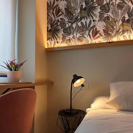 La Poetisa - Auto Check-in