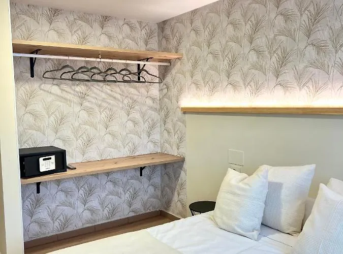 La Poetisa - Auto Check-in 3*